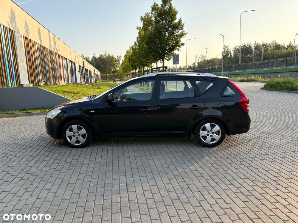 Kia Ceed - 8