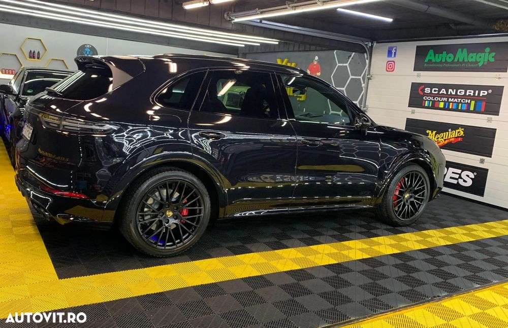 Porsche Cayenne S - 4