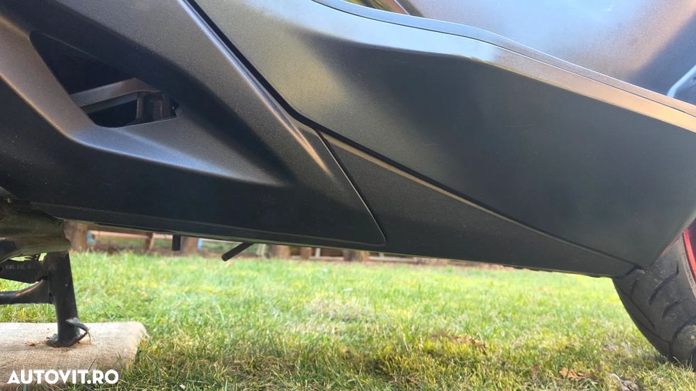 Suzuki AN 400 Burgman - 22