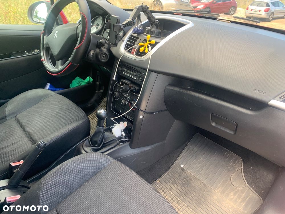 Peugeot 207 1.4 - 9