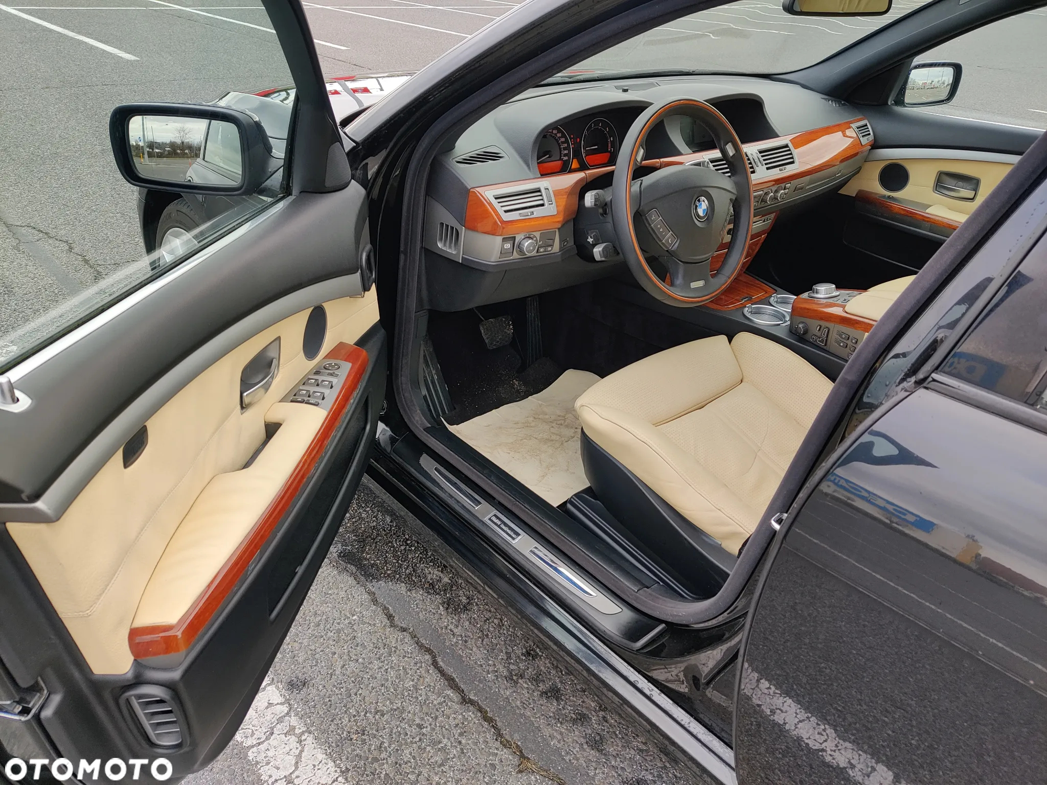BMW Seria 7 750i - 14