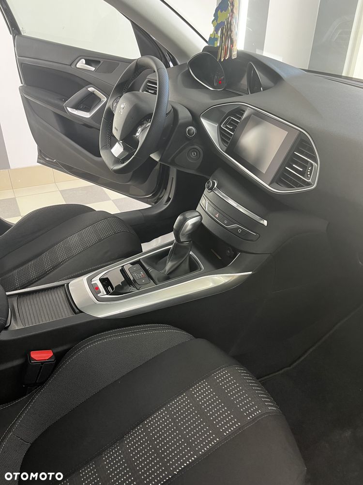 Peugeot 308 - 8
