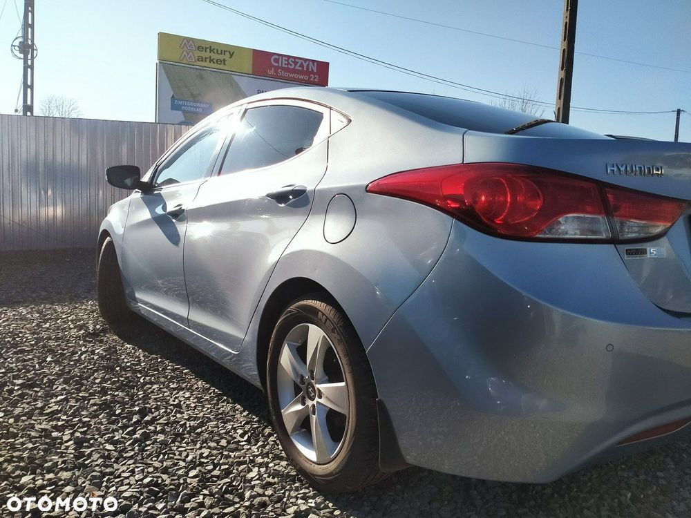 Hyundai Elantra - 3