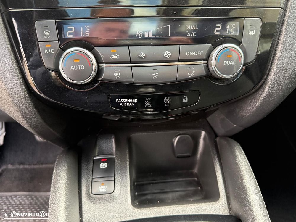 Nissan Qashqai 1.5 dCi N-Connecta J18+Led - 23