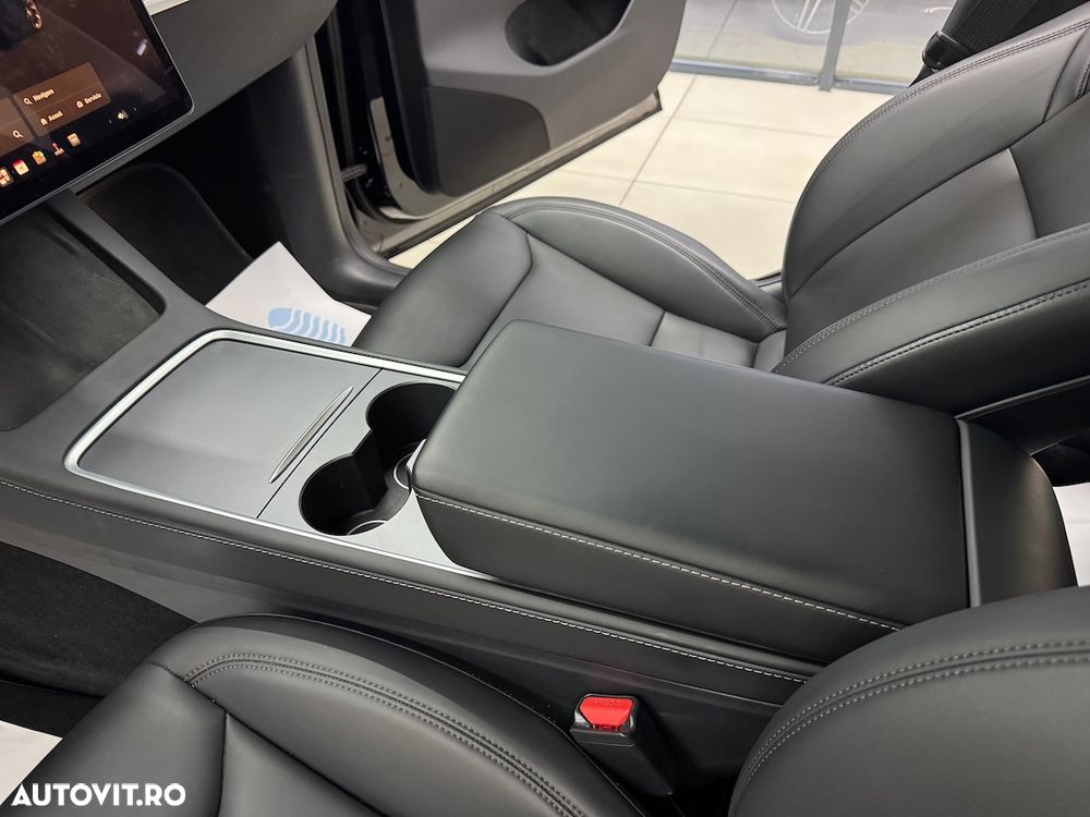 Tesla Model Y Long Range Dual Motor AWD - 38