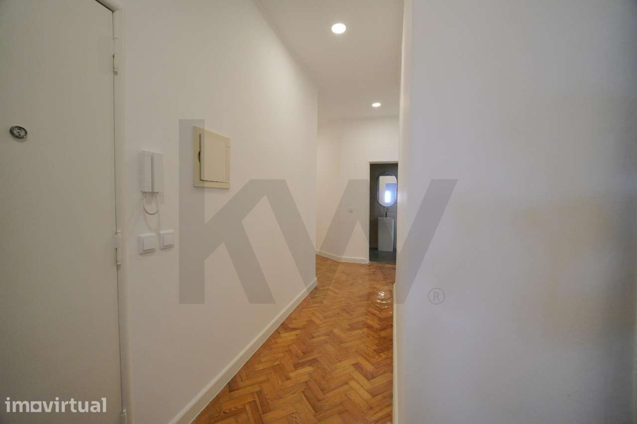 Apartamento T4 com Garagem na Avenida Defensores de Chaves - Grande imagem: 5/13