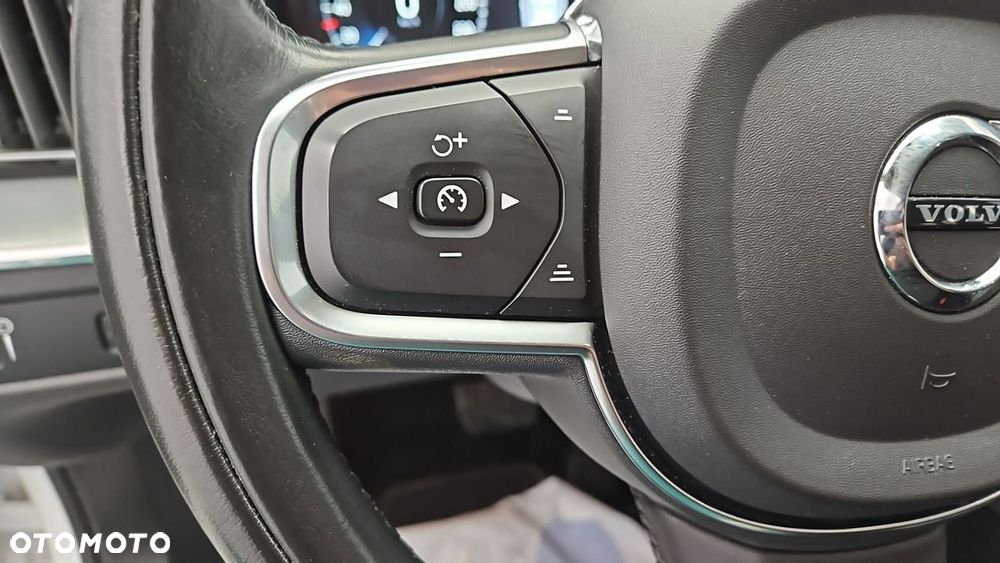 Volvo XC 60 B4 B Momentum Pro - 15