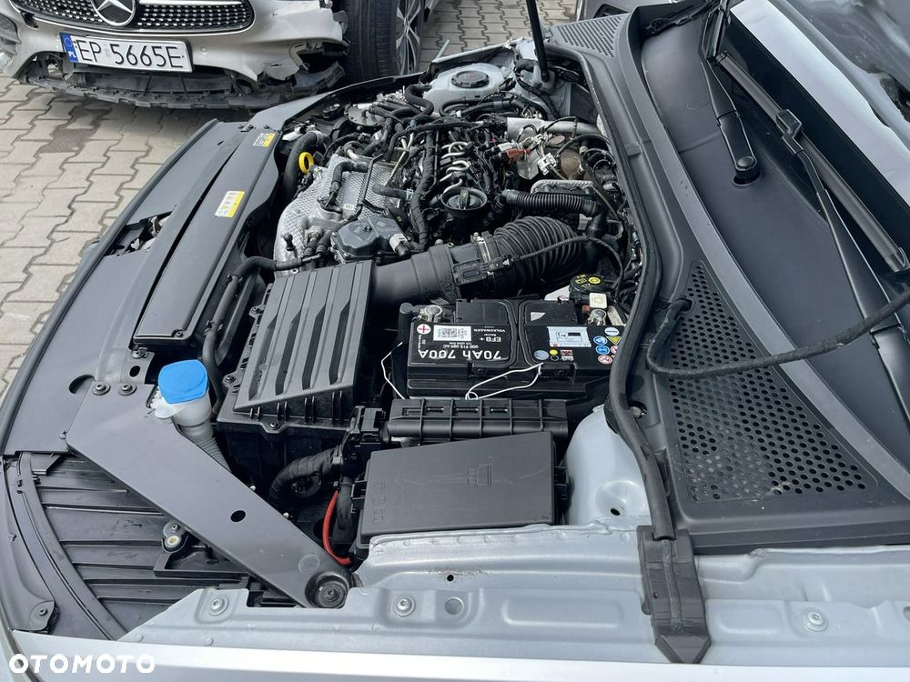 Volkswagen Passat Variant 2.0 TDI SCR DSG Conceptline - 17