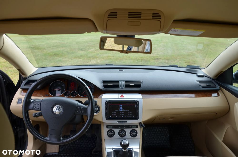 Volkswagen Passat 2.0 TDI DPF Highline - 20