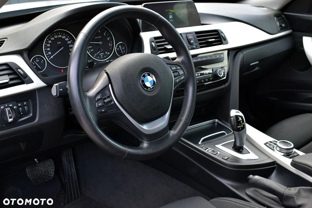 BMW Seria 3 320i Advantage sport - 4