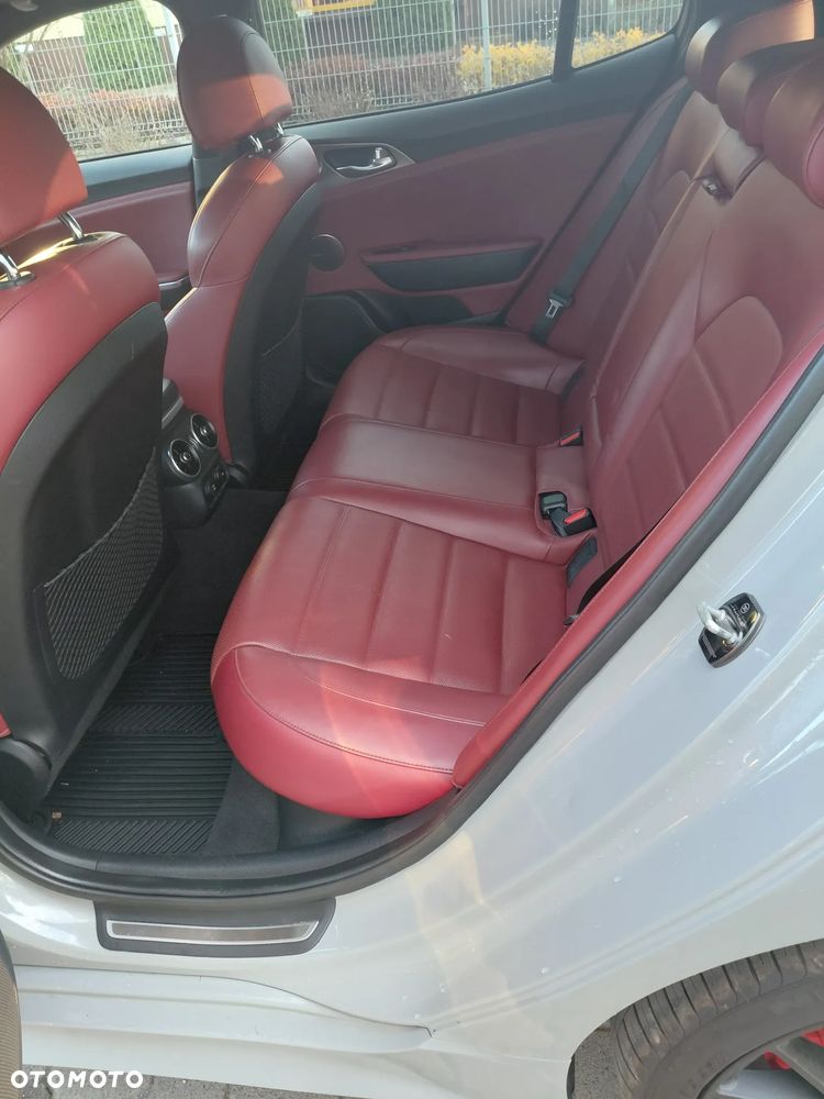 Kia Stinger 3.3 T-GDI AWD GT - 10