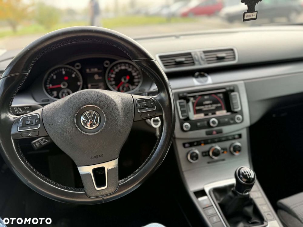 Volkswagen Passat - 16