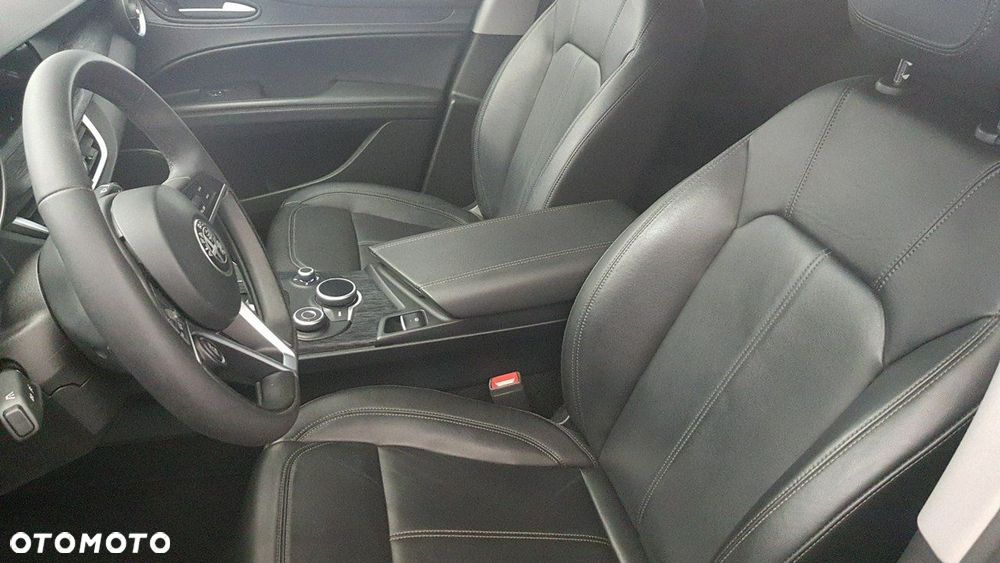 Alfa Romeo Stelvio - 16