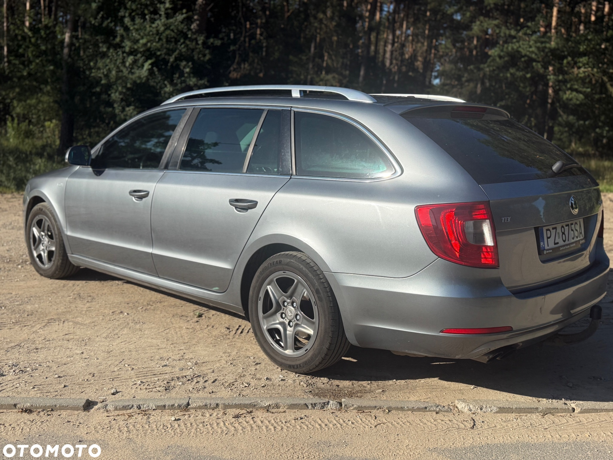 Skoda Superb 2.0 TDI Family DSG - 4