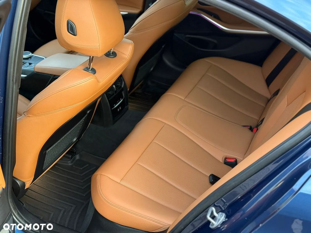 BMW Seria 3 330i xDrive M Sport - 13