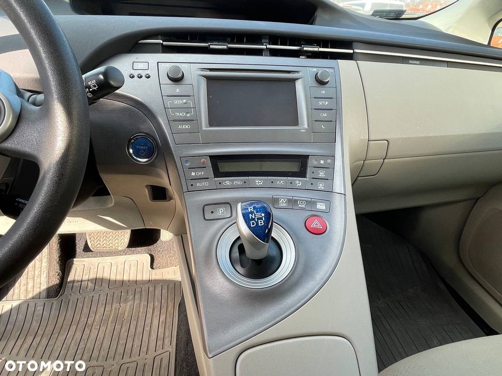 Toyota Prius (Hybrid) Comfort - 10