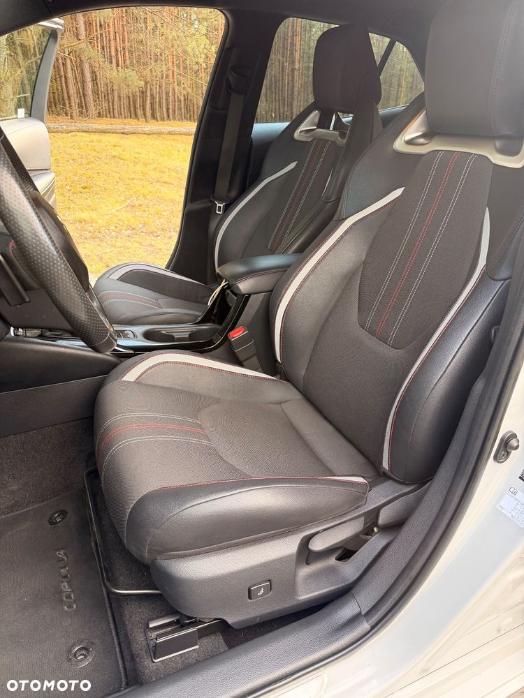 Toyota Corolla 2.0 Hybrid GR Sport - 8