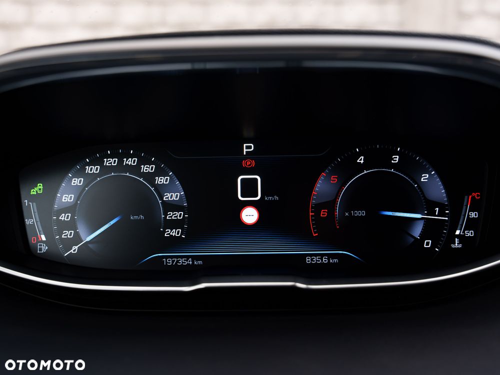 Peugeot 3008 1.6 BlueHDi Allure S&S EAT6 - 26