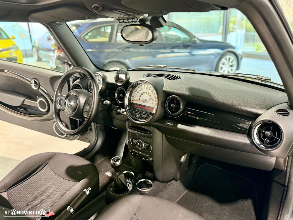 MINI 3 Portas Cooper D - 18