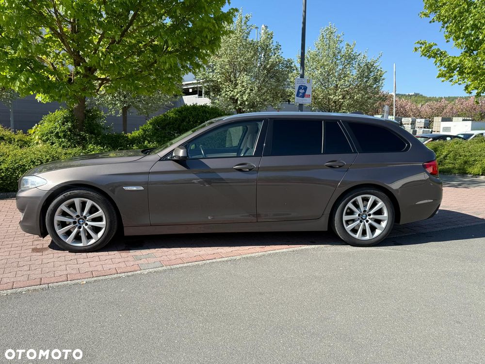 BMW Seria 5 525d xDrive - 4