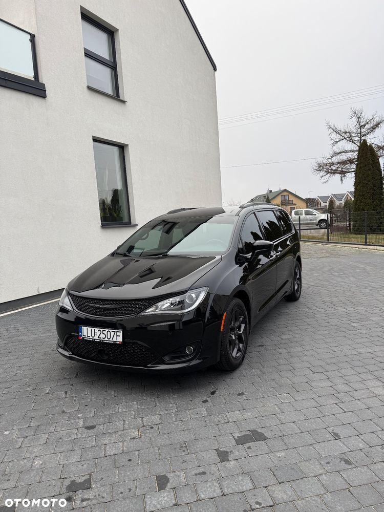 Chrysler Pacifica - 2