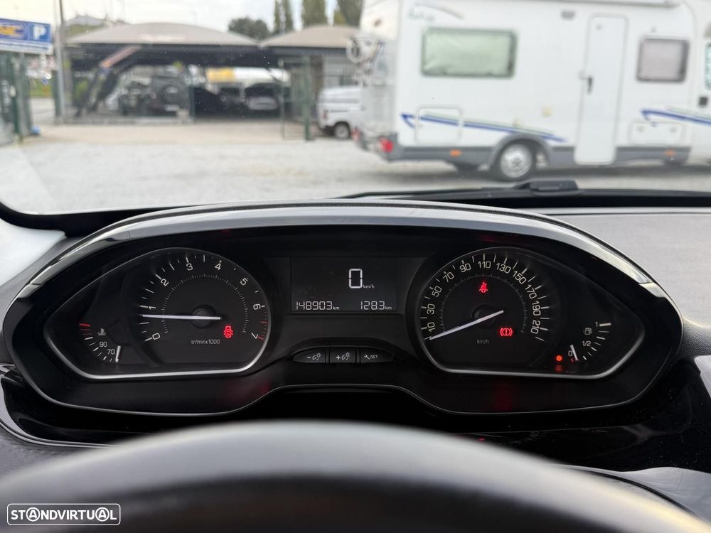 Peugeot 208 1.2 PureTech Style - 21