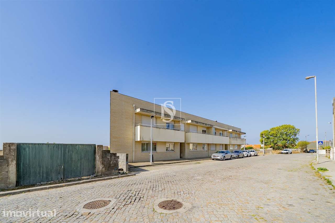 T2+1, Remodelado, com Garagem Fechada, a 1,2 km da Praia — Vila do Con - Grande imagem: 5/47