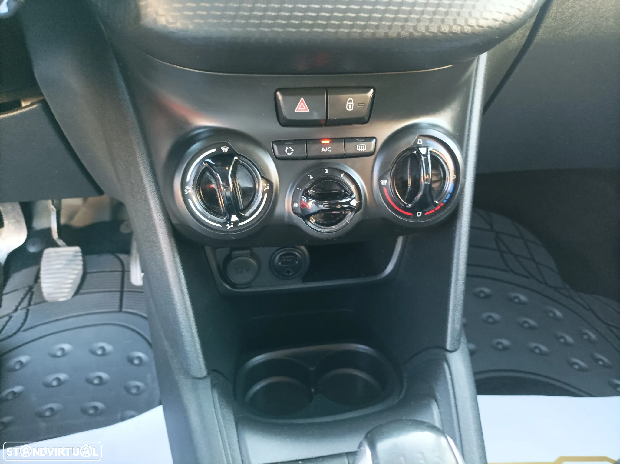 Peugeot 208 1.2 PureTech Style - 25