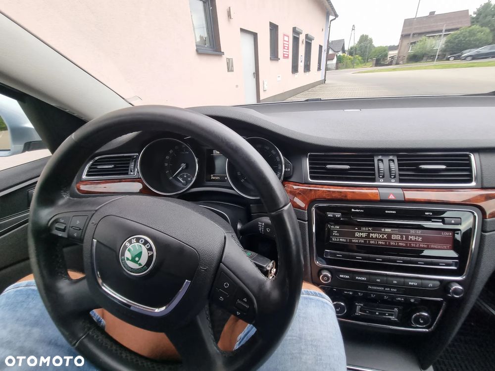 Skoda Superb 2.0 TDI Platinum - 24
