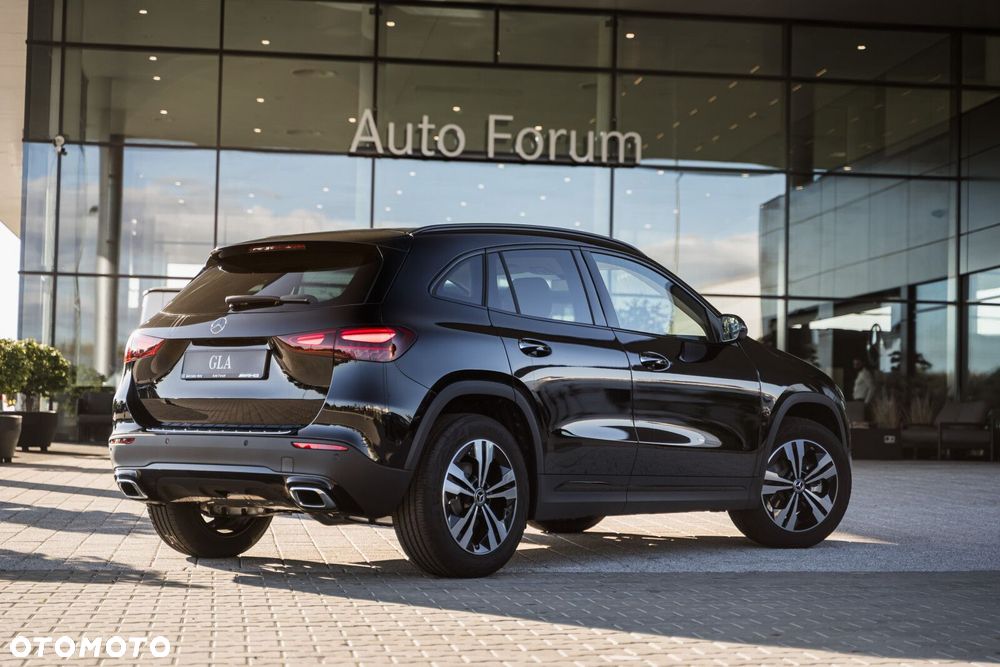 Mercedes-Benz GLA - 8