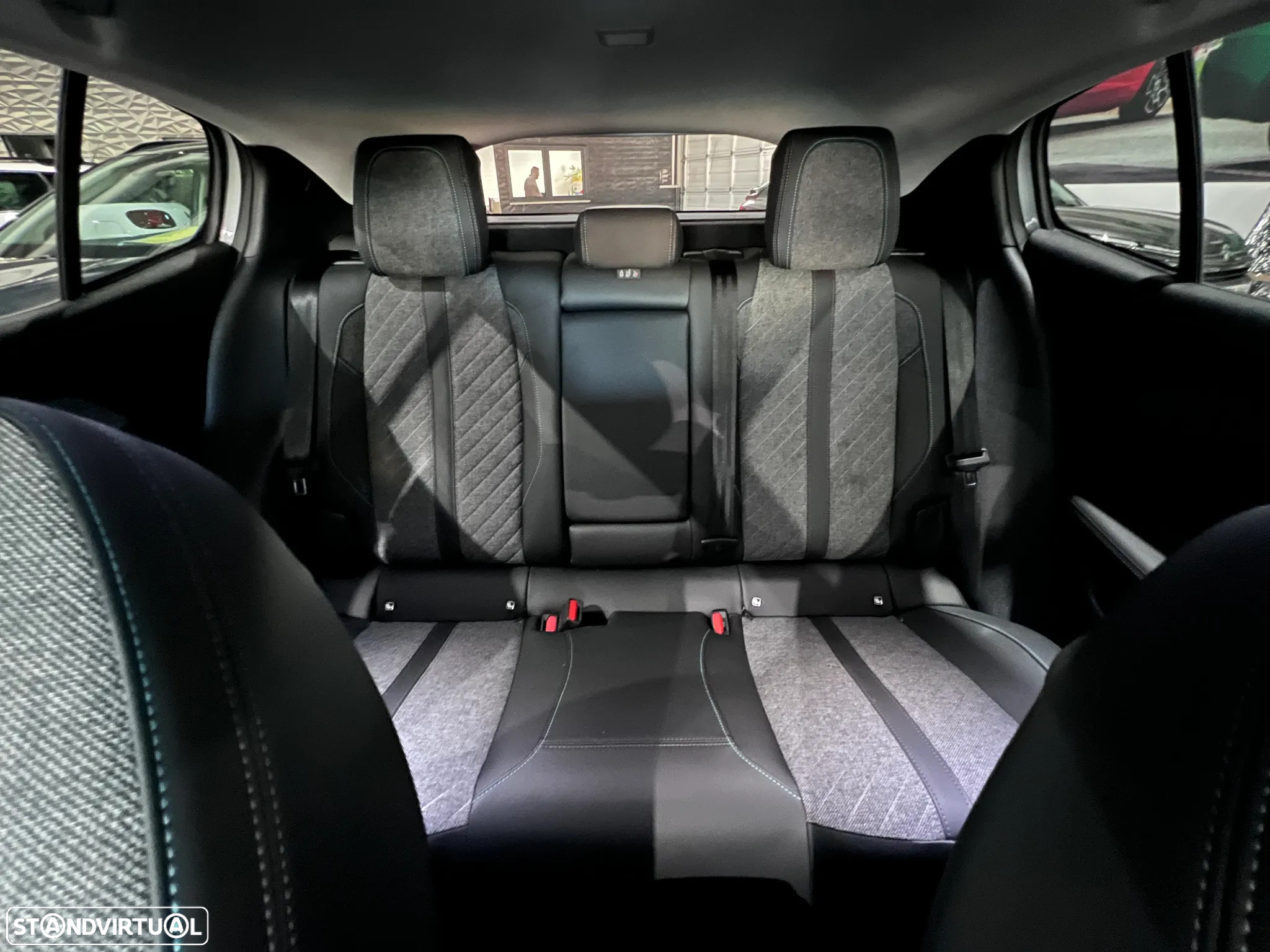 Peugeot 408 1.2 PureTech Allure EAT8 - 6
