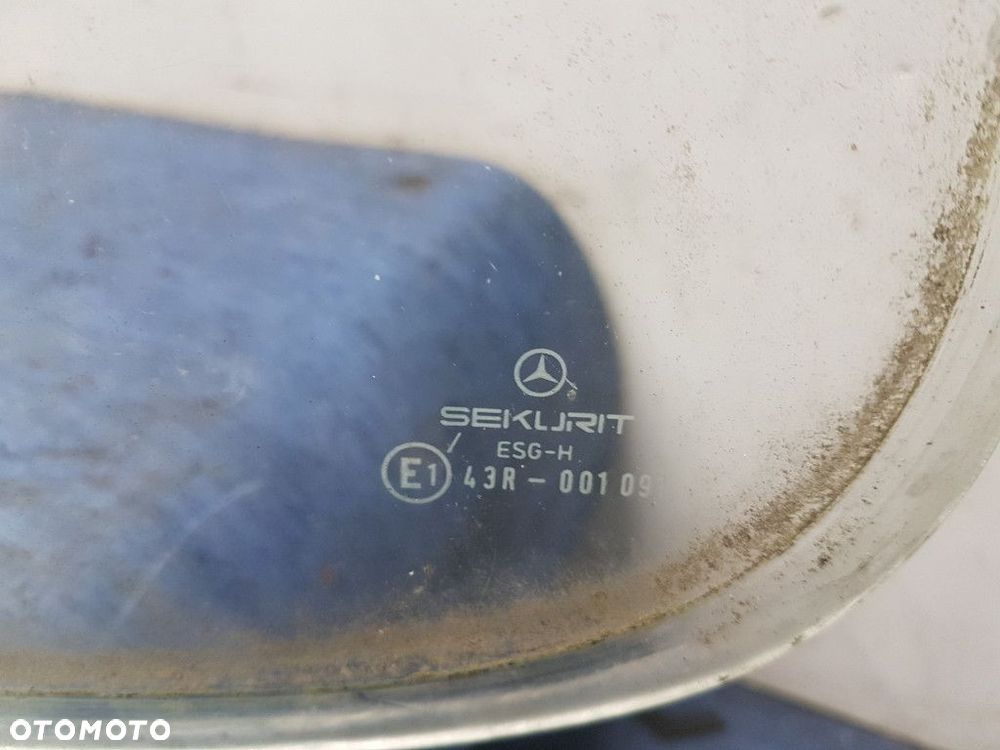 MERCEDES-BENZ 207 D SZYBA CZOŁOWA PRZEDNIA - 3