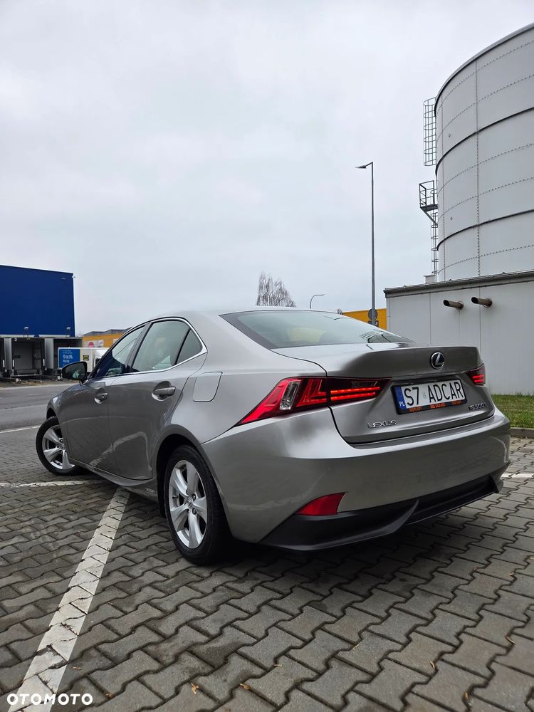 Lexus IS 300h Elite - 3