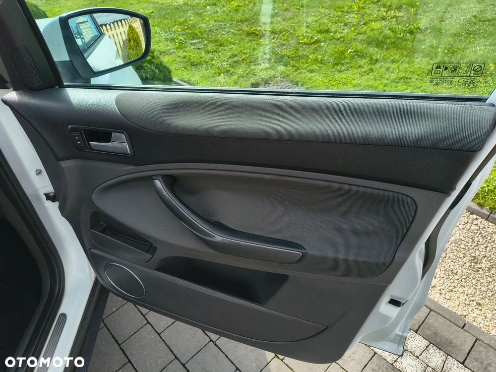 Ford Kuga 2.0 TDCi 2x4 Titanium - 29