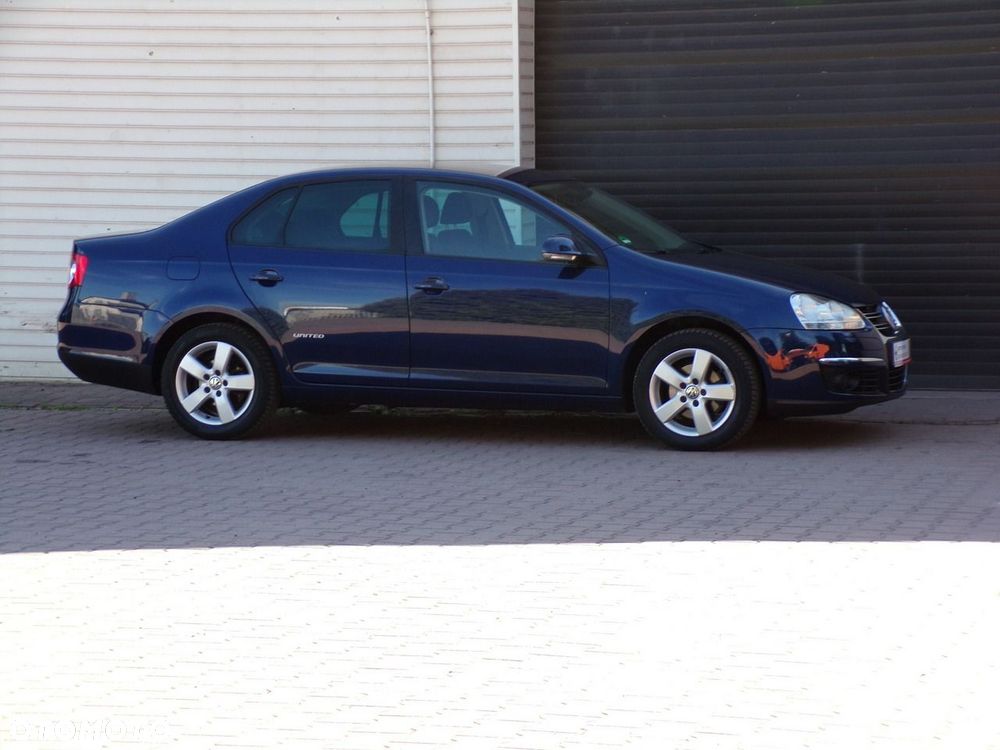 Volkswagen Jetta - 4