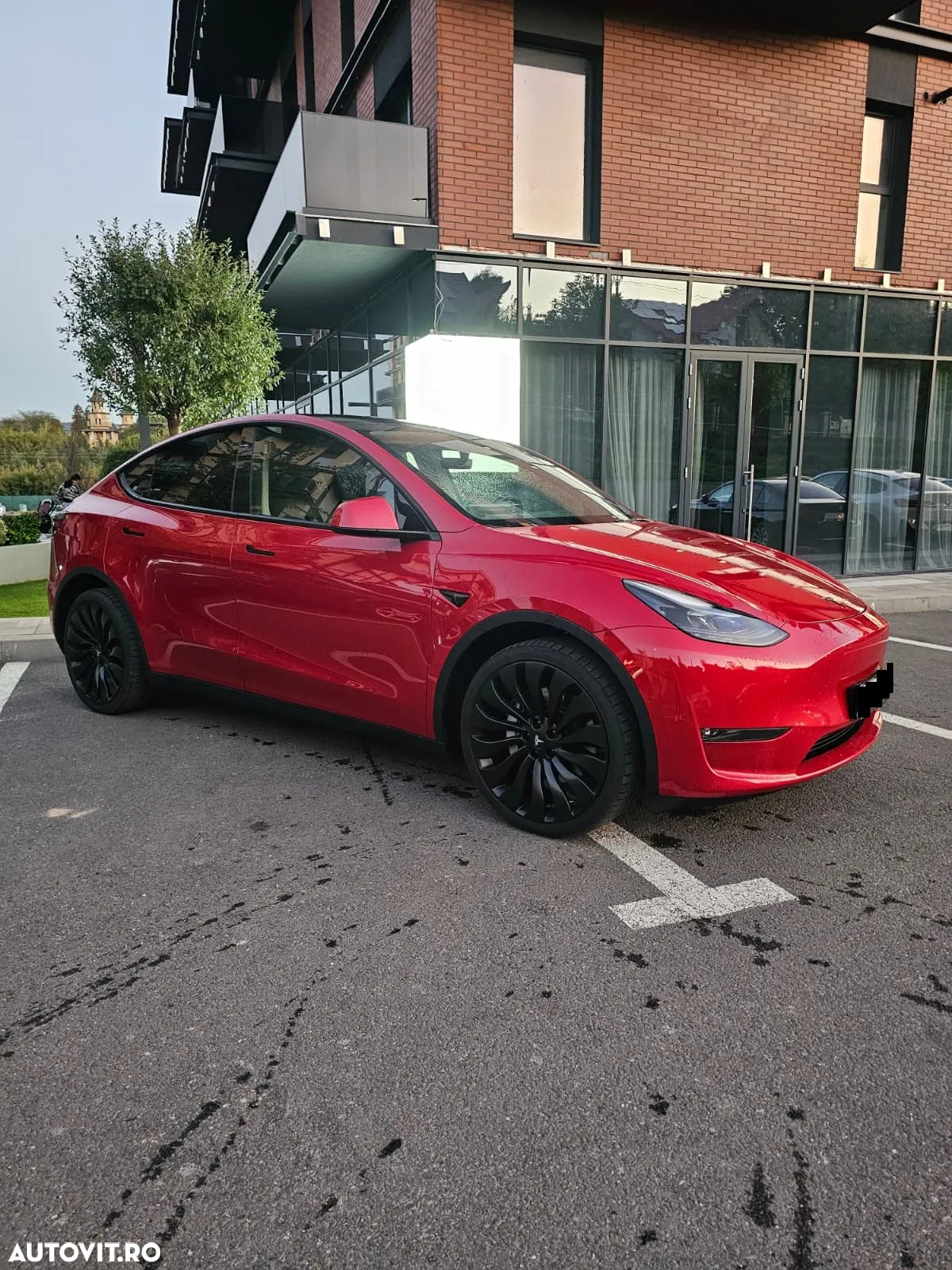 Tesla Model Y Long Range Dual Motor AWD - 3