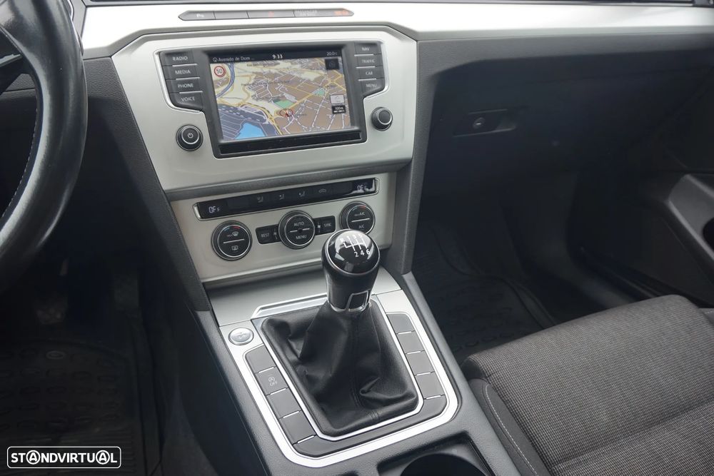 VW Passat Variant 1.6 TDI Confortline - 23