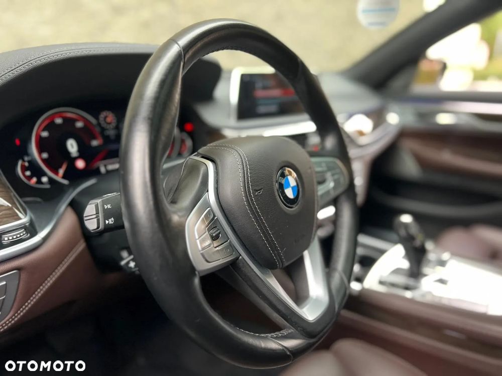 BMW Seria 7 750Li xDrive - 22