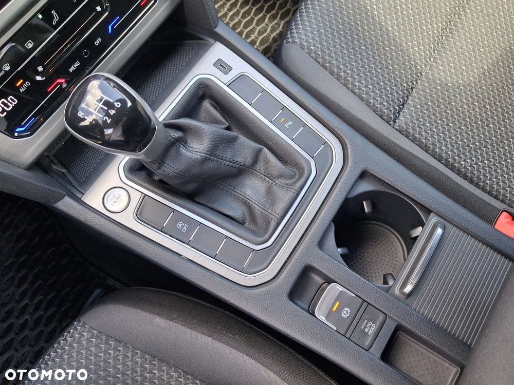 Volkswagen Passat 2.0 TDI EVO Business - 29