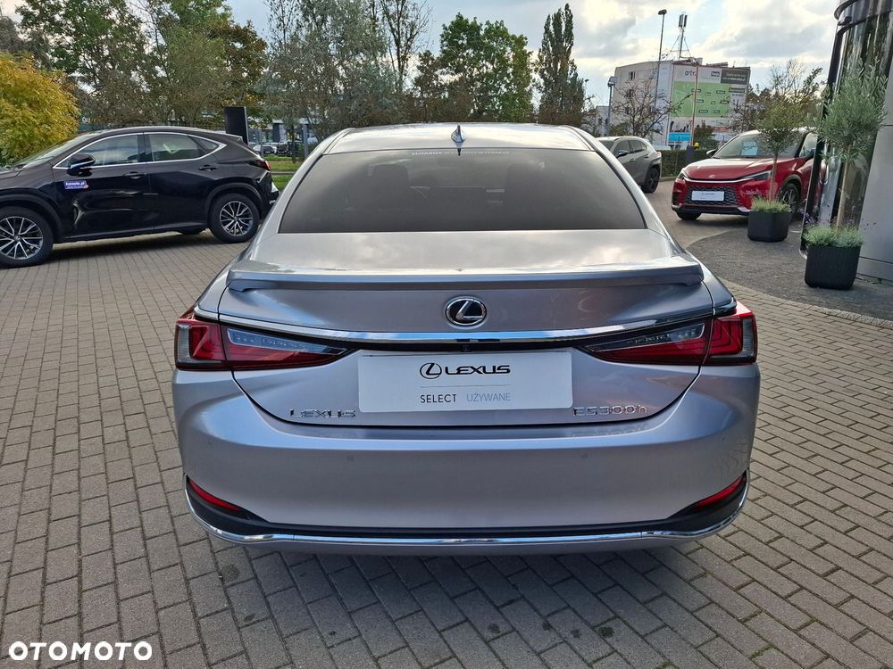 Lexus ES 300h Business Edition - 4