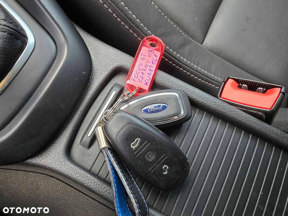 Ford Focus 2.0 EcoBoost ST mit Leder-Exclusiv-Paket - 16