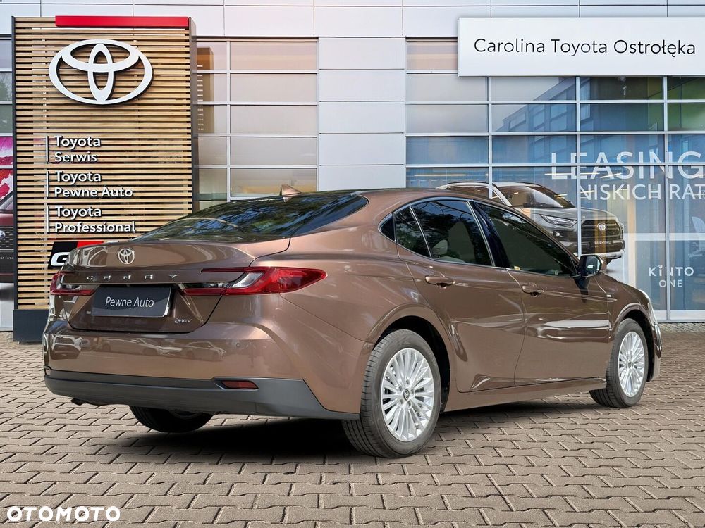 Toyota Camry - 6