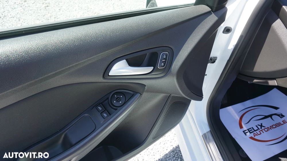 Ford Focus 1.0 EcoBoost Start-Stopp-System ST-LINE DESIGN - 17