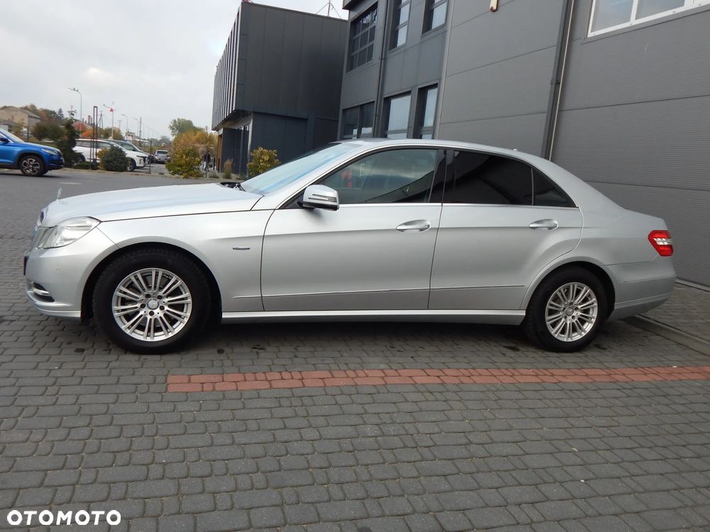 Mercedes-Benz Klasa E 250 BlueEFFICIENCY 7G-TRONIC Elegance - 15