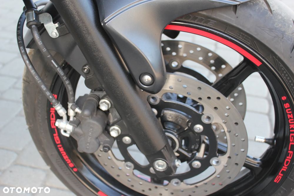 Suzuki Gladius - 8