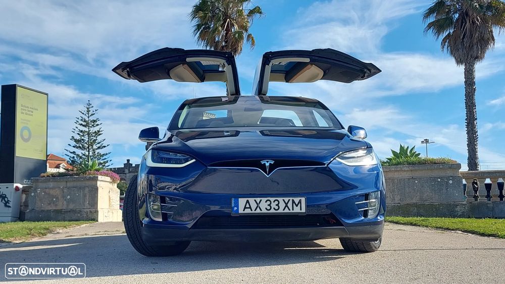 Tesla Model X - 8