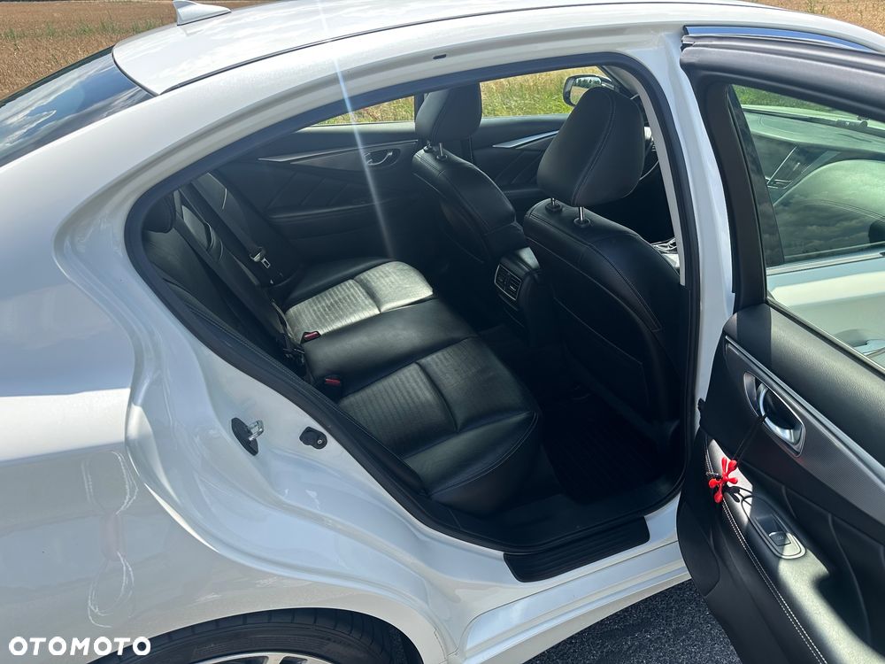 Infiniti Q50 2.0t Sport Sound Studio by Bose - 8