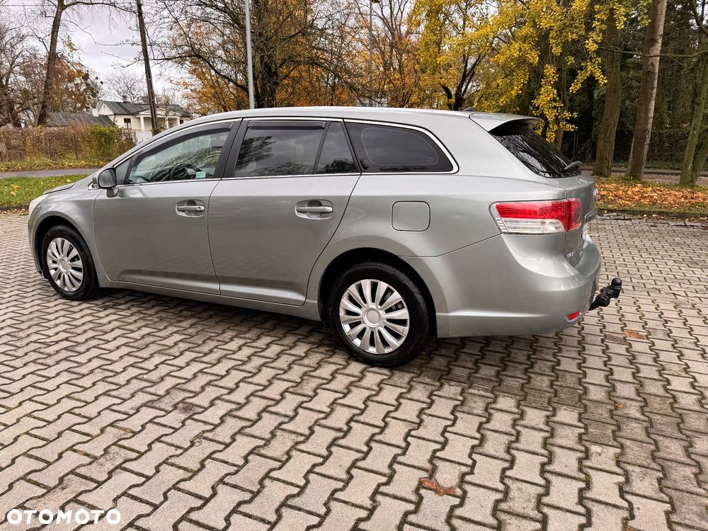 Toyota Avensis - 12