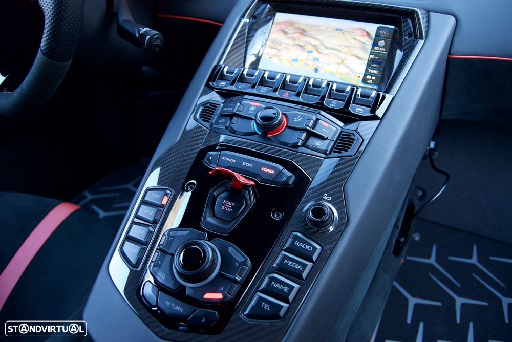Lamborghini Aventador 6.5 V12 LP750-4 SV - 42