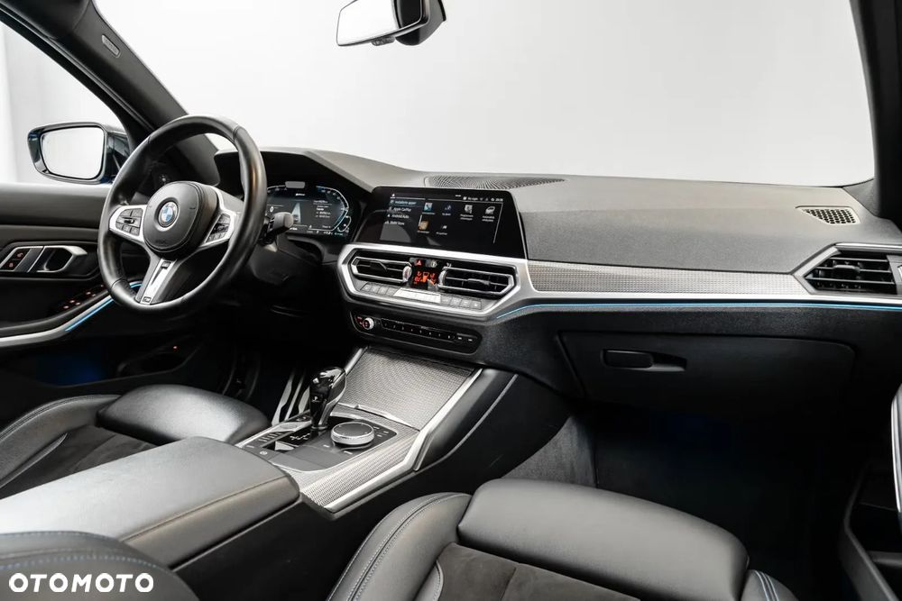 BMW Seria 3 330e Sport - 25